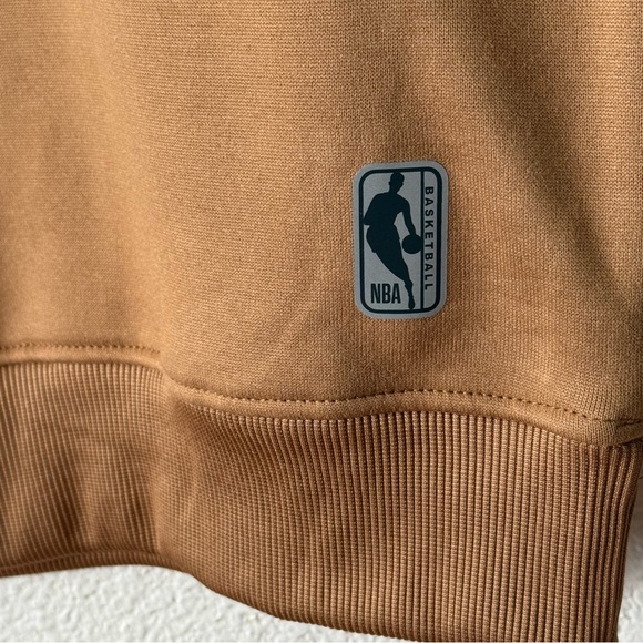 NEW NBA  Tan Crew Neck  Pullover Front pocket Fleece Men’s sweatshirt Size M - Picture 4 of 11